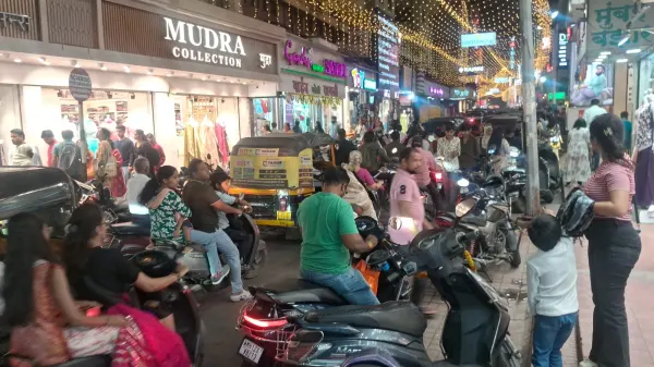 Diwali Shopping: Heavy Vehicles Banned on Shivaji Road and Bajirao Road on Weekends