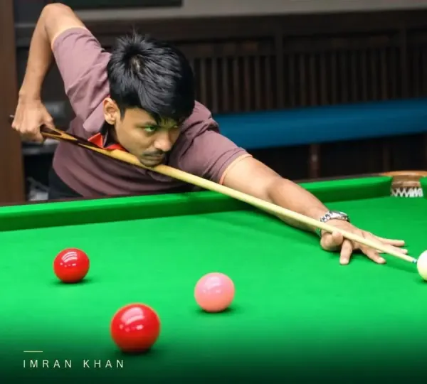 Imran Khan playing a shot at the Maharashtra 6-Red Snooker State Ranking 2026