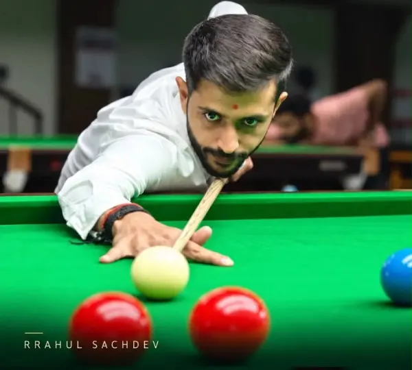 Rrahul Sachdev lining up a shot at the Maharashtra 6-Red Snooker State Ranking 2026