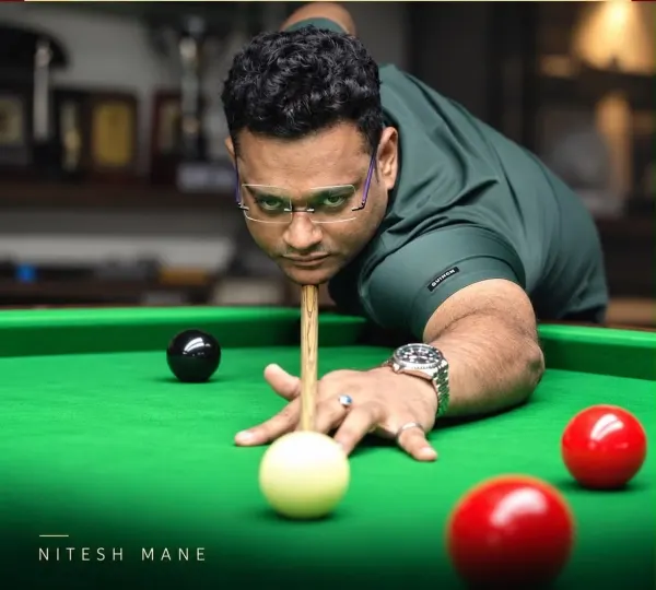Nitesh Mane lining up a shot at the Maharashtra 6-Red Snooker State Ranking 2026