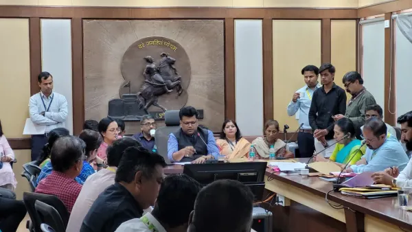PMC Commissioner Naval Kishor Ram chairs a dengue meeting with private hospital representatives