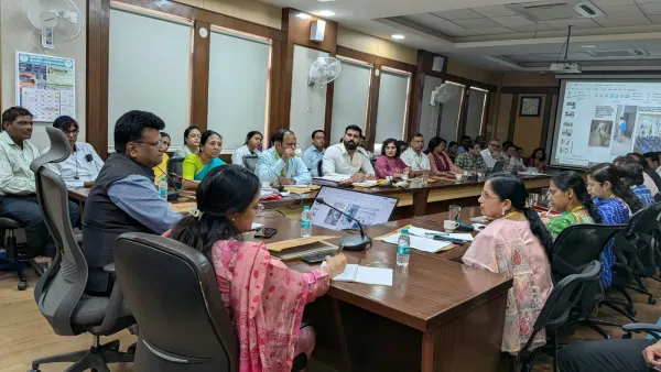 Private hospital representatives and PMC health officials at the meeting