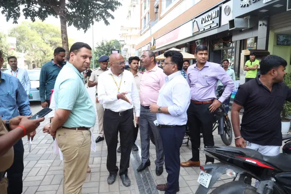 Officials during the inspection of the roads to the airport
