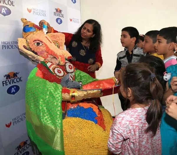 Bhagyashree Deshpande collaborates with Fevicol A+ in an attempt to create Limca Book of Records at High Street Phoenix in Mumbai