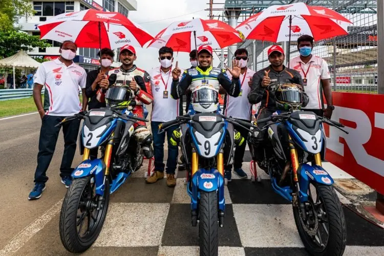 Top 3 finishers of Honda Hornet 2.0 One Make Race RD 4