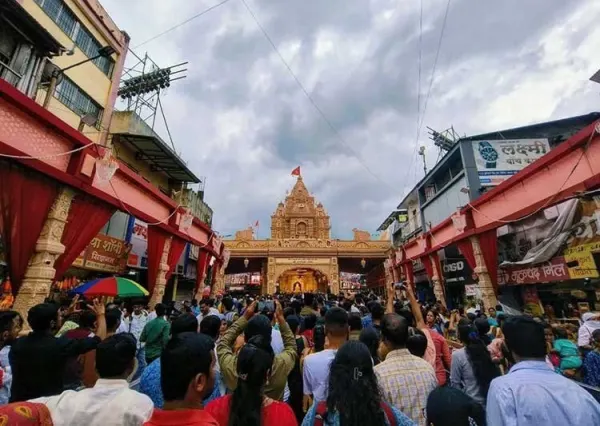 Fifth-Day Immersion Process Becomes Special Attraction, Punekars Throng Streets For Celebration